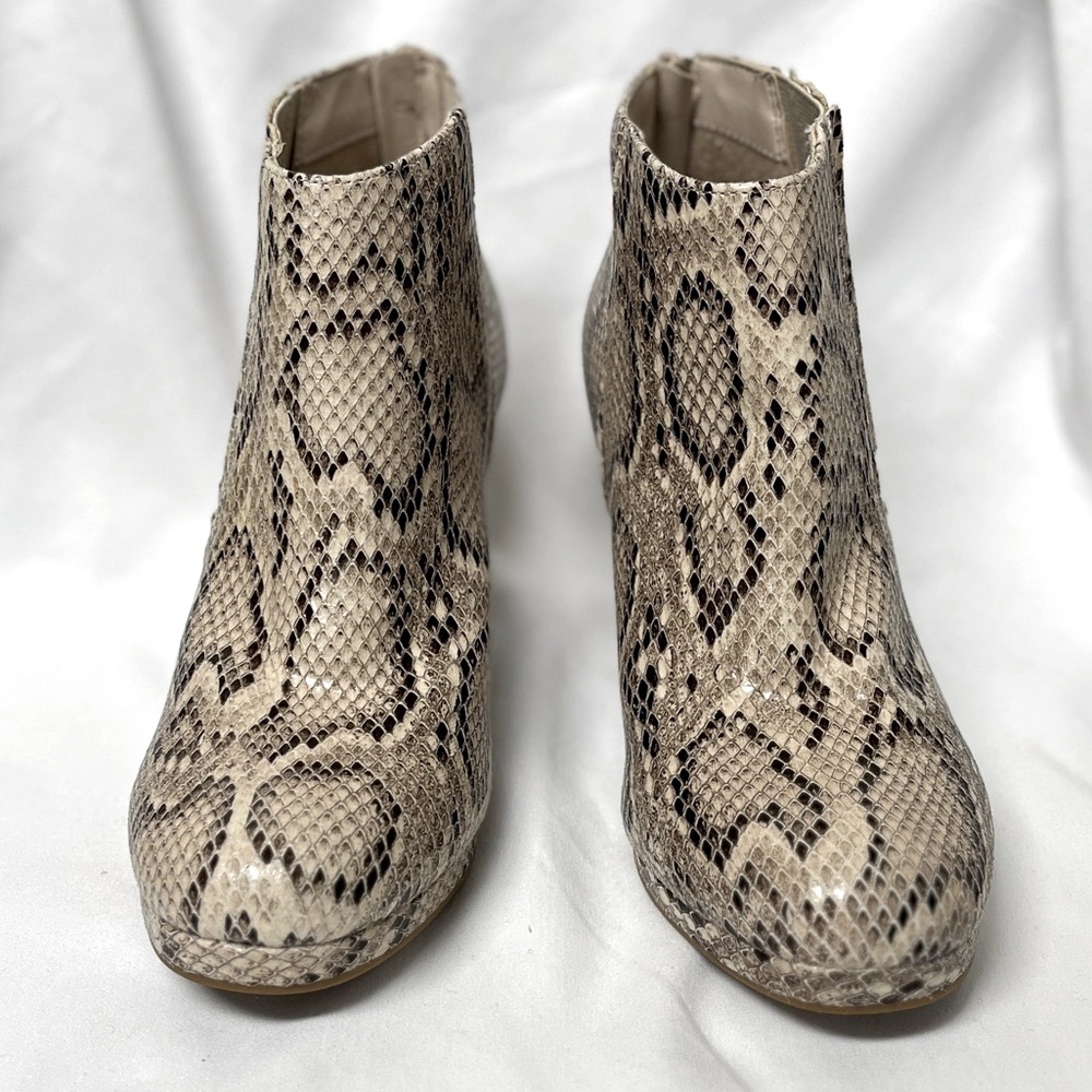 Snakeskin Ankle Boots - Cream, Black
7.5M Heel is 3.25”, EUC